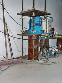 Die Hebung erfolgt über ein millimetergenau arbeitende Computersoftware, und wird zusätzlich durch uns mit Laser und Nivelliergeräte überwacht.