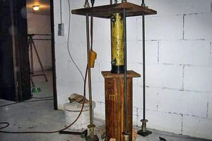 Fertiggestelle Einpressvorrichtung.